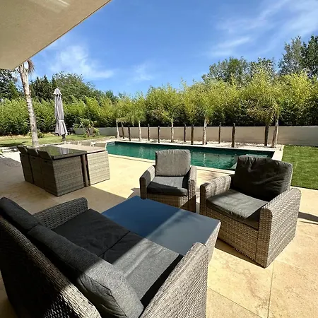 Cosy Avec Sa Piscine Villa *
