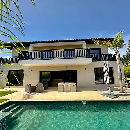 Cosy Avec Sa Piscine Villa *