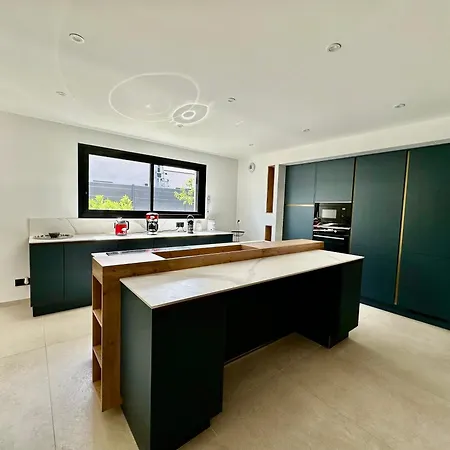 Cosy Avec Sa Piscine Vila