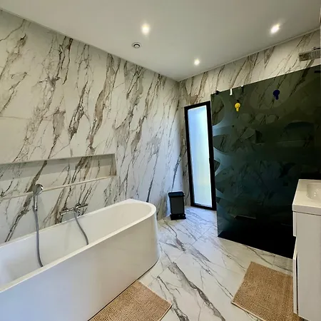 Cosy Avec Sa Piscine Grimaud