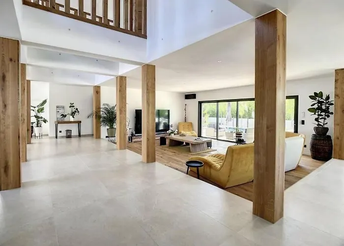 Cosy Avec Sa Piscine Villa *