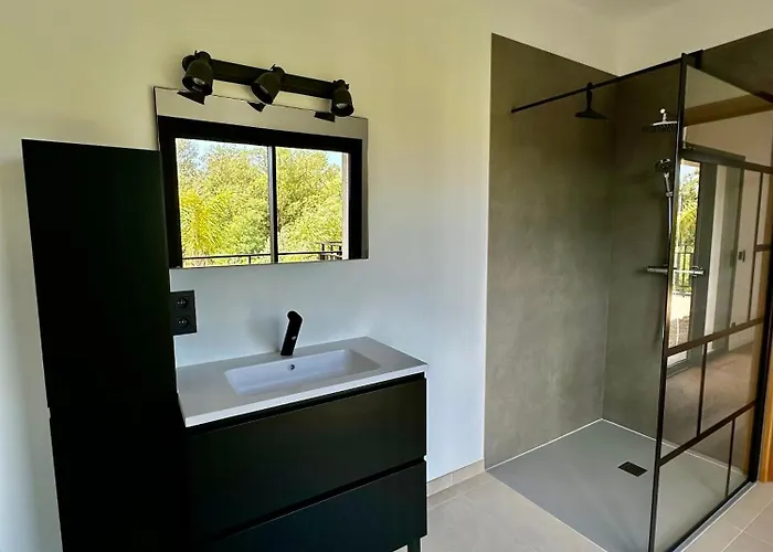 Cosy Avec Sa Piscine Villa *
