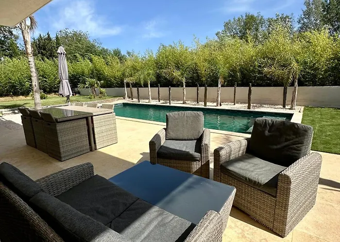 Cosy Avec Sa Piscine Villa *