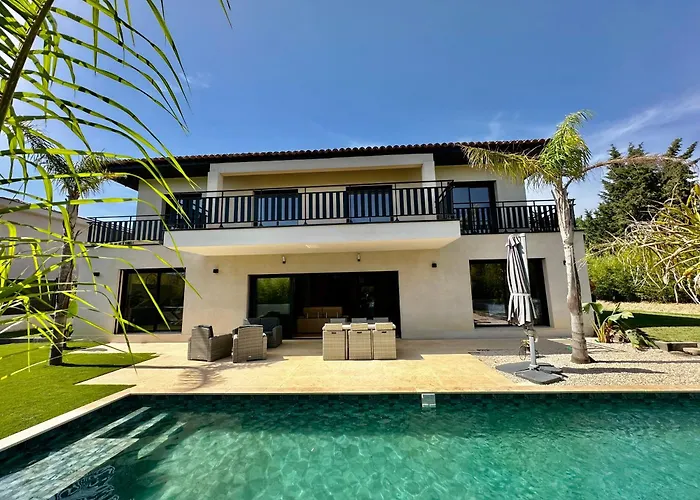Cosy Avec Sa Piscine Villa *